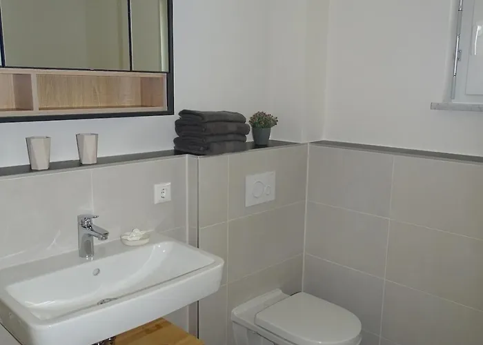 Sunny House, 2 Residential Units Сasa de vacaciones *